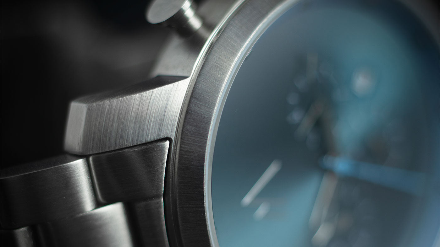 Brushed stainless steel case of the Pompeak Silver Sky