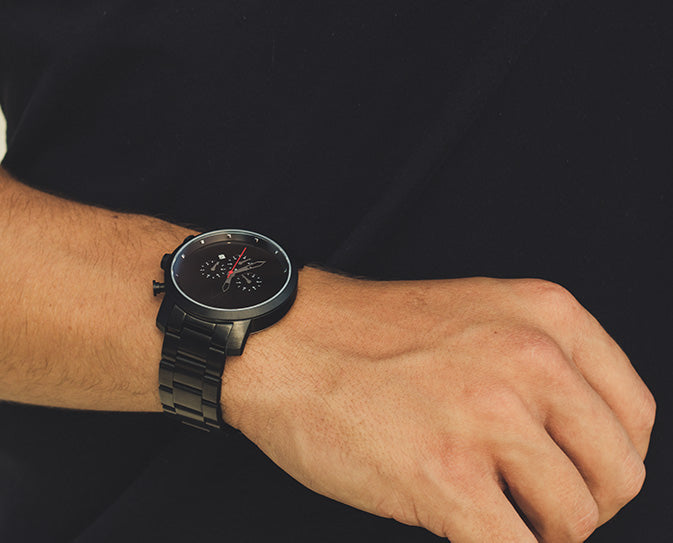 Quartz chronograph date watch metallic bands black and red