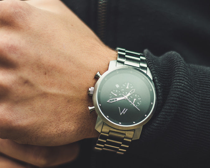 Quartz chronograph date watch metallic bands silver black
