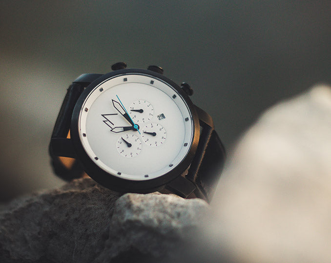 Quartz chronograph date watch tan interchangeable leather bands black white blue 45mm
